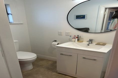 Photo of property in 10b Oriental Terrace, Mount Victoria, Wellington, 6011