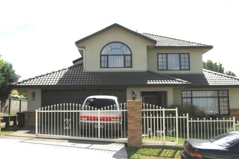 Photo of property in 14 Highgrove Lane, Totara Vale, Auckland, 0632