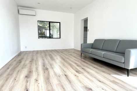 Photo of property in 2/612 Beach Road, Browns Bay, Auckland, 0630