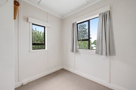 Photo of property in 9 The Esplanade, Eastern Beach, Auckland, 2012