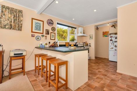 Photo of property in 11 Zande Terrace, Tawa, Wellington, 5028