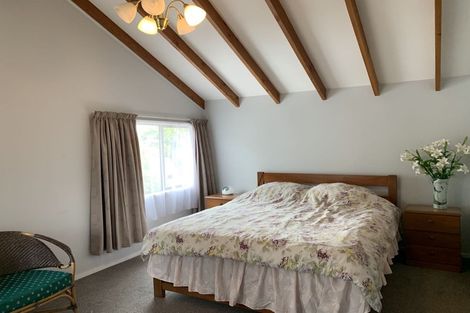 Photo of property in 10 Peterhouse Place, West Harbour, Auckland, 0618