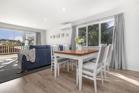 Photo of property in 24 Holiday Road, Stanmore Bay, Whangaparaoa, 0932