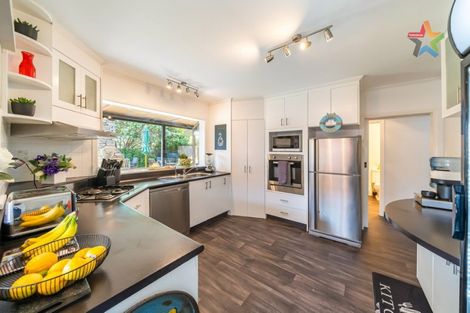 Photo of property in 15 Summit Road, Fairfield, Lower Hutt, 5011