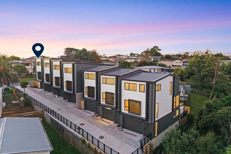 Photo of property in 1/33 Elizabeth Drive, West Harbour, Auckland, 0618
