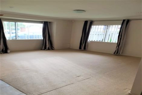Photo of property in 28 Tussock Avenue, Mangere, Auckland, 2022