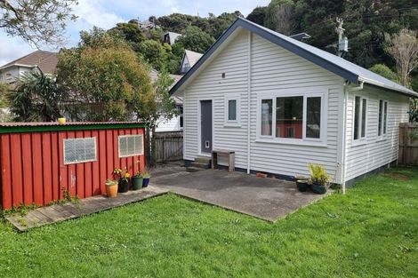 Photo of property in 66 Airlie Road, Plimmerton, Porirua, 5026