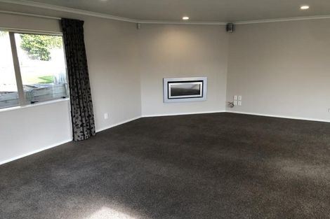 Photo of property in 1 Boronia Grove, Maungaraki, Lower Hutt, 5010