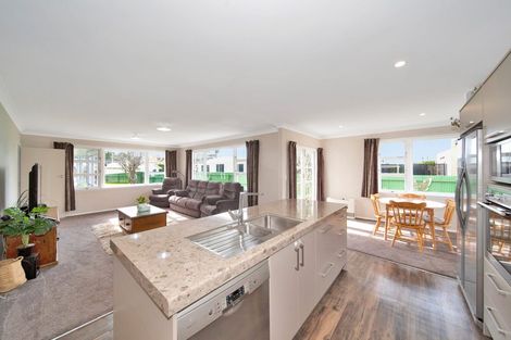 Photo of property in 21 Puriri Street, Hawera, 4610