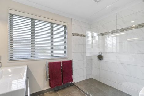 Photo of property in 8c Glen Iris Grove, Woburn, Lower Hutt, 5010