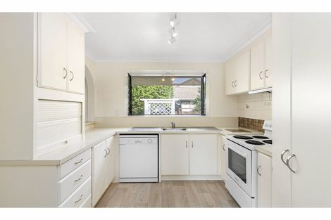 Photo of property in 2 Page Place, Hamilton East, Hamilton, 3216