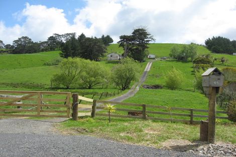 Photo of property in 68 Annett Road, Kumeu, 0891