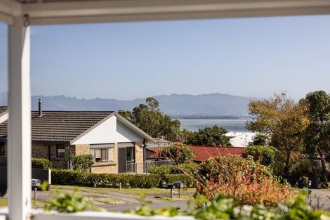 Photo of property in 2 Walnut Grove, Omokoroa, 3114