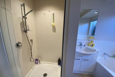 Photo of property in 6e Clearwater Cove, West Harbour, Auckland, 0618