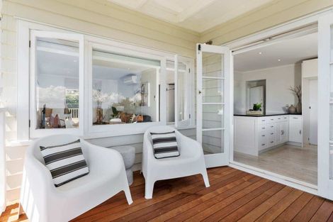 Photo of property in 12 Tindalls Bay Road, Tindalls Beach, Whangaparaoa, 0930