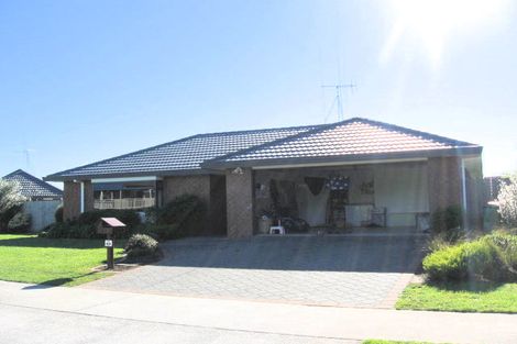 Photo of property in 21 Waipuna Place, Rototuna, Hamilton, 3210