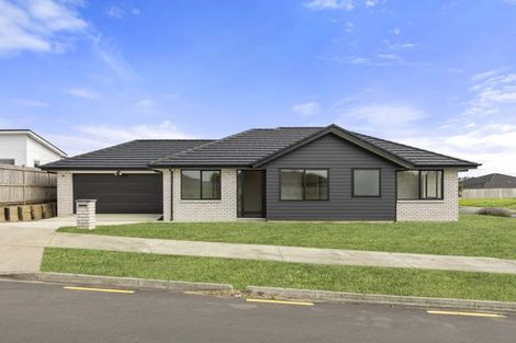 Photo of property in 21 Dame Nganeko Drive, Glenbrook, 2681