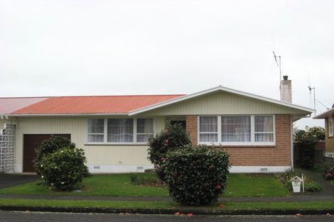 Photo of property in 49 Karaka Crescent, Levin, 5510