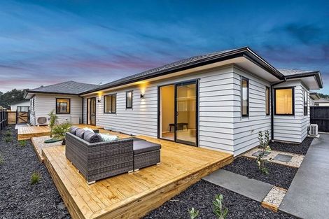 Photo of property in 10 Vinistra Road, Kumeu, 0810