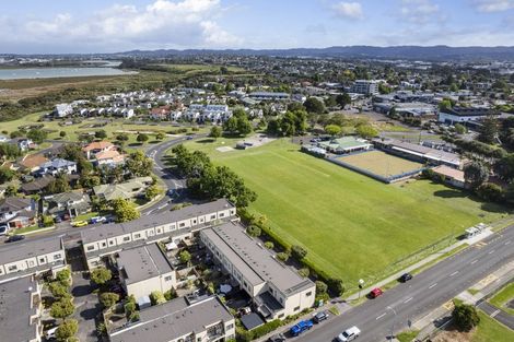 Photo of property in 5/15 Harbour View Road, Te Atatu Peninsula, Auckland, 0610