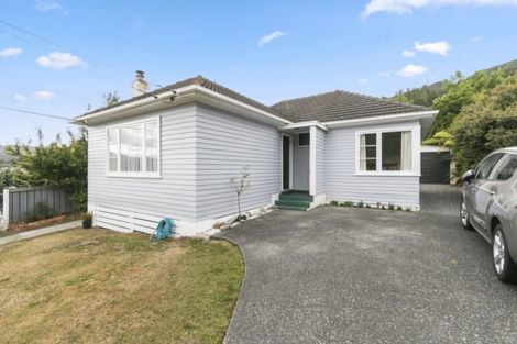 Photo of property in 21 Gardiner Grove, Wainuiomata, Lower Hutt, 5014