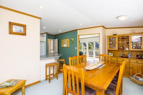 Photo of property in 6 Hobbit Lane, Pinehaven, Upper Hutt, 5371