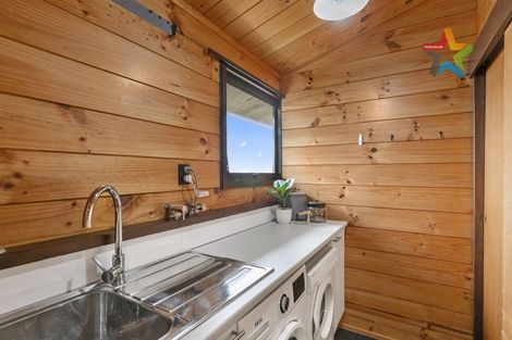 Photo of property in 87 Allington Road, Karori, Wellington, 6012