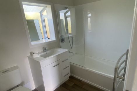 Photo of property in 98 Tirimoana Road, Te Atatu South, Auckland, 0602