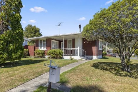 Photo of property in 2 Lowry Crescent, Stokes Valley, Lower Hutt, 5019