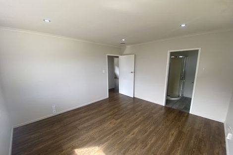 Photo of property in 18 Fairway Avenue, Red Beach, 0932