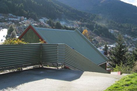Photo of property in 3 Pine Lane, Sunshine Bay, Queenstown, 9300