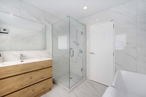 Photo of property in 16 Gosford Drive, Botany Downs, Auckland, 2010