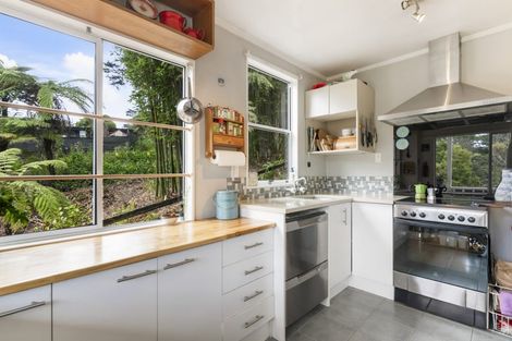 Photo of property in 126 Candia Road, Henderson Valley, Auckland, 0614