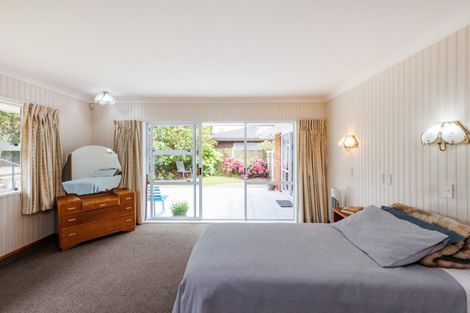 Photo of property in 12 Hind Place, Hokowhitu, Palmerston North, 4410