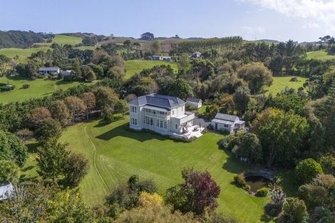 Photo of property in 26 Crosland Road, South Head, Helensville, 0874