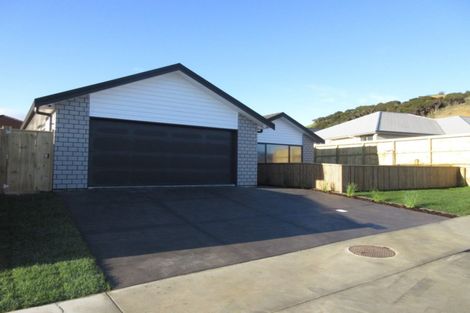Photo of property in 4 Yorkshire Close, Whitby, Porirua, 5024