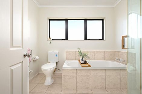 Photo of property in 48 Basra Drive, Henderson, Auckland, 0612