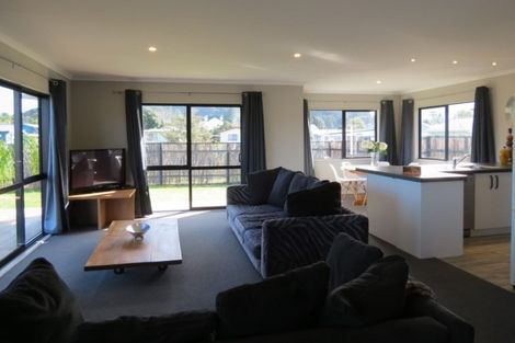 Photo of property in 19 Victoria Street, Coromandel, 3506