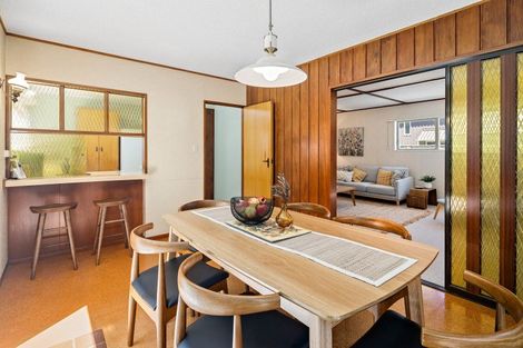 Photo of property in 40 Glanmire Road, Newlands, Wellington, 6037