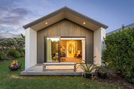 Photo of property in 6 Sandpiper Avenue, Point Wells, 0986