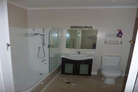 Photo of property in 64 Fairview Crescent, Kelburn, Wellington, 6012