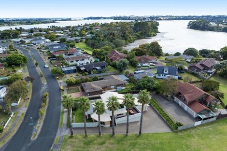 Photo of property in 37 Riverside Drive, Waiuku, 2123