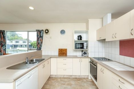 Photo of property in 117 Awanui Street, Merrilands, New Plymouth, 4312