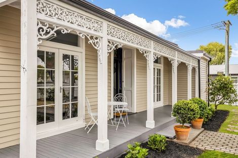 Photo of property in 100 Blighs Road, Strowan, Christchurch, 8052