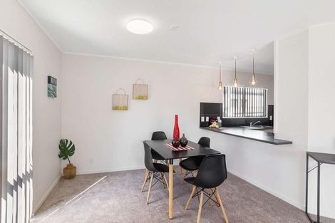 Photo of property in 2/25 Solveig Place, Randwick Park, Auckland, 2105
