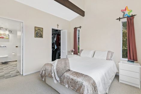 Photo of property in 16 Summit Road, Fairfield, Lower Hutt, 5011