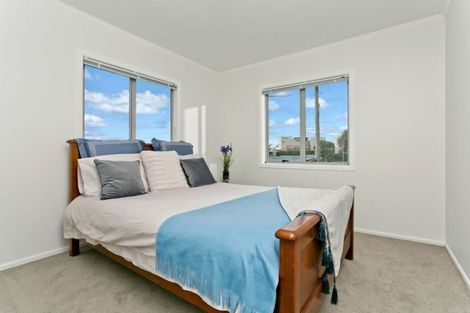 Photo of property in 658 East Coast Road, Pinehill, Auckland, 0630