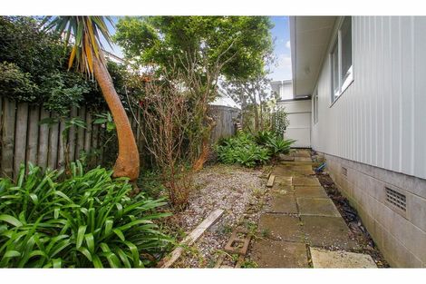 Photo of property in 2/57 Coronation Road, Hillcrest, Auckland, 0627