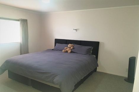 Photo of property in 136 Queens Drive, Lyall Bay, Wellington, 6022