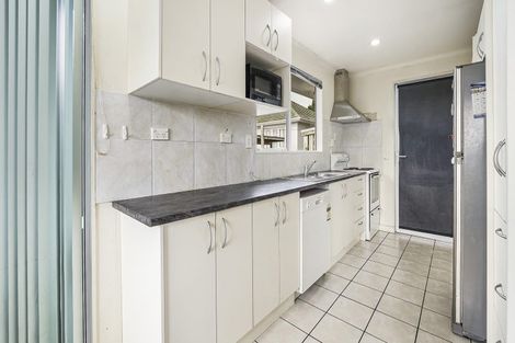 Photo of property in 59 Sylvan Crescent, Te Atatu South, Auckland, 0610